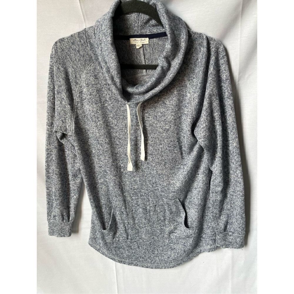 Ultra Flirt Blue Gray Cow Neck Top